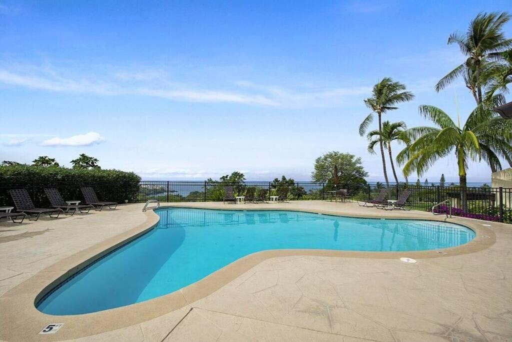 Beautiful 2/2 Condo In Kailua Kona. Ocean View! Exterior photo