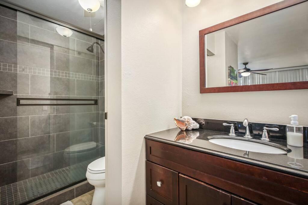 Beautiful 2/2 Condo In Kailua Kona. Ocean View! Exterior photo