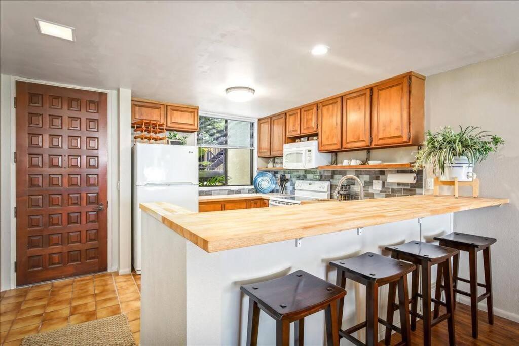 Beautiful 2/2 Condo In Kailua Kona. Ocean View! Exterior photo